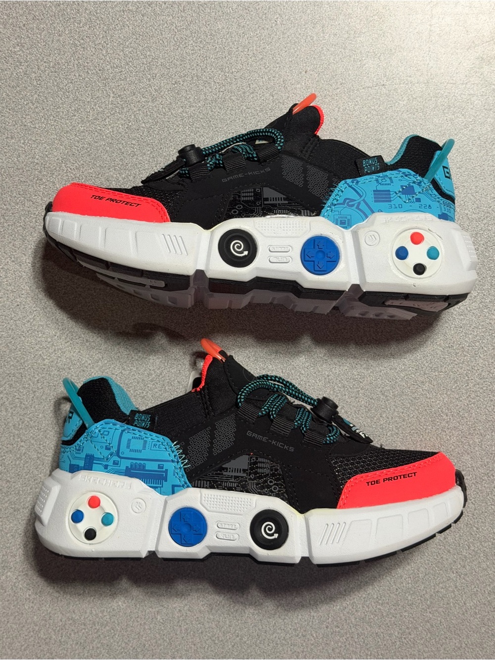 Skechers Game Kicks Gametronix Kids Sneakers
Black Blue Size 1 NEW